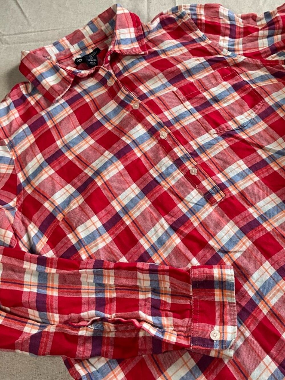 Womens GAP Red Plaid Cotton Boyfriend Fit Flannel Shirt (Small)